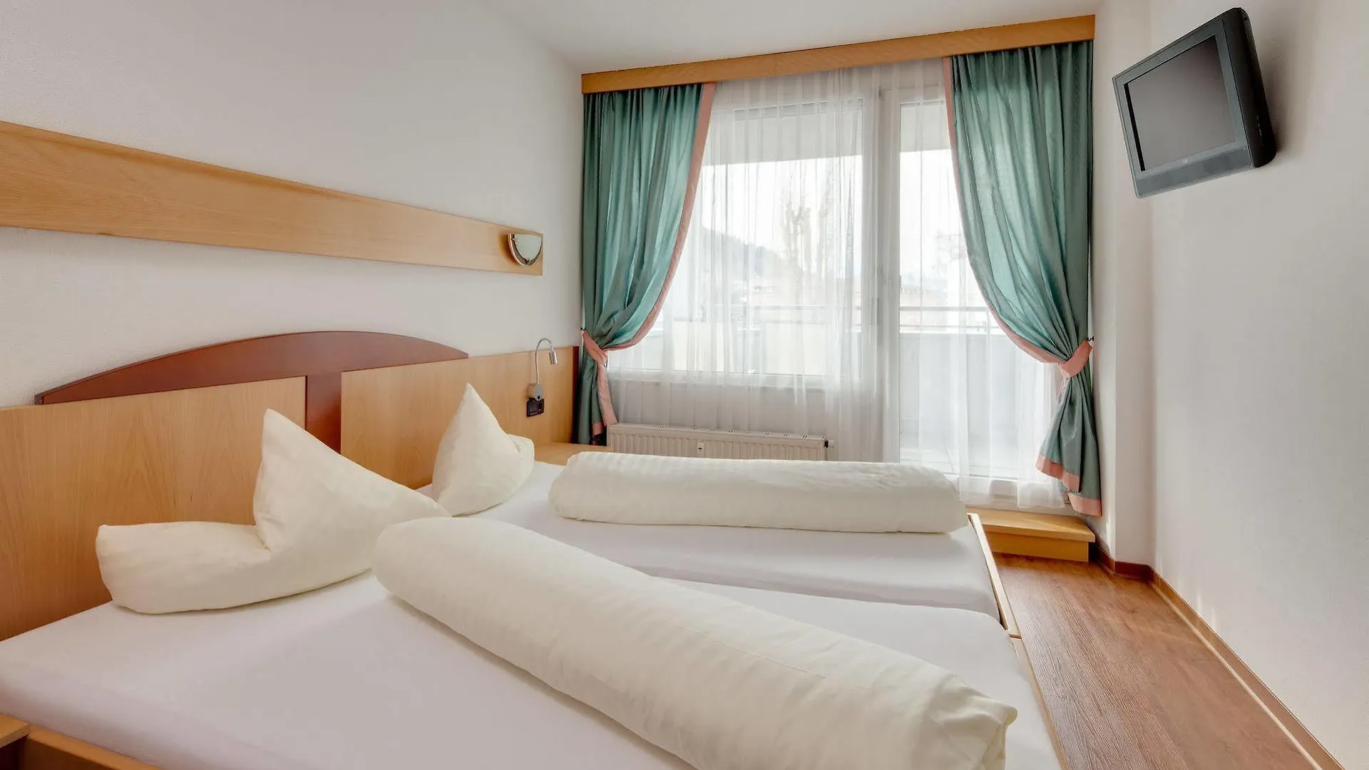 Hotel Zillertal Innsbruck 3*,